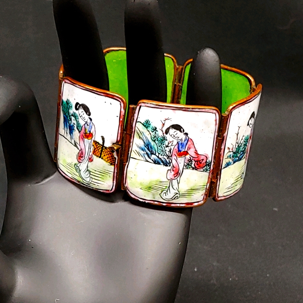Rare! Vintage Hand Painted Geisha Bracelet